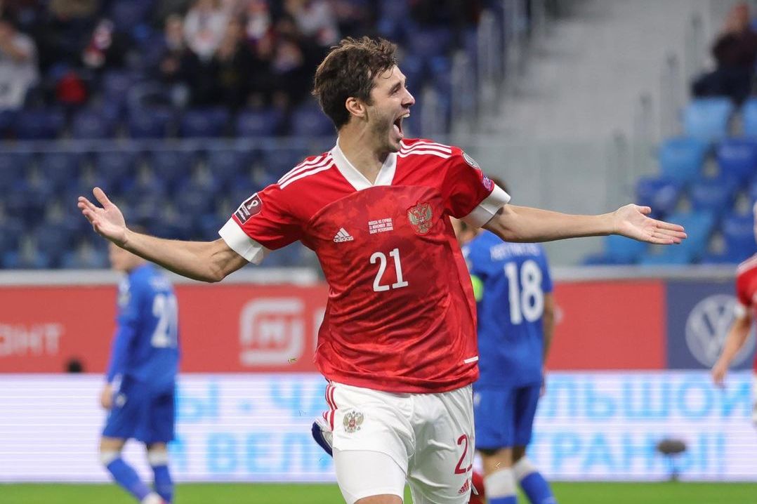 关于俄罗斯国家队轻松击败反对，领跑小组的信息